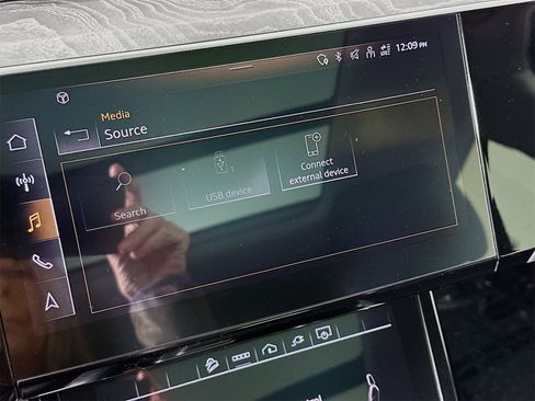 Used 2021 Audi e-tron Premium w/ Convenience Plus Package image 15