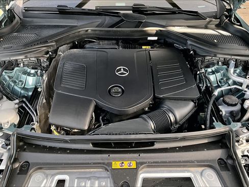 Used 2025 Mercedes-Benz GLC 300 image 32