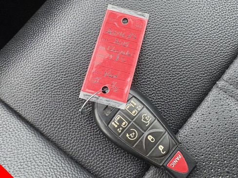 Used 2015 Chrysler Town & Country Touring-L w/ Driver Convenience Group image 28