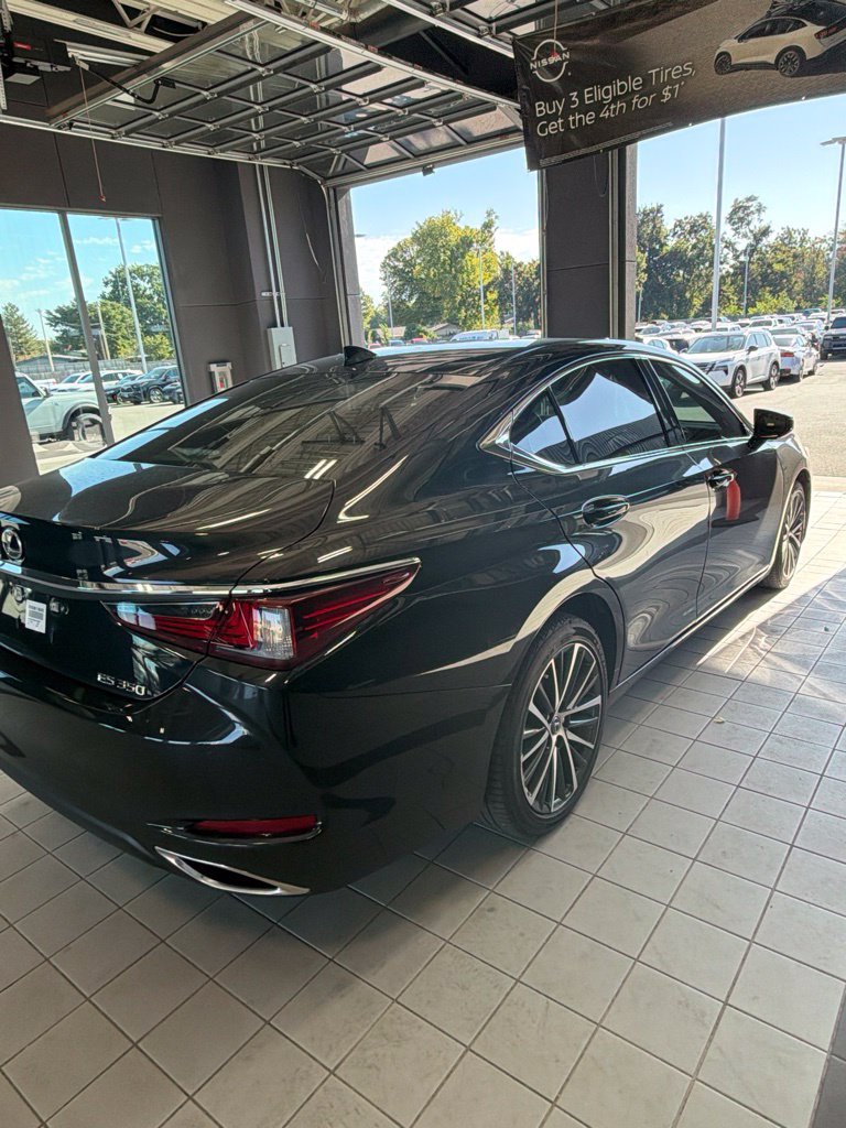 Used 2025 Lexus ES 350 w/ Premium Package FWD image 4