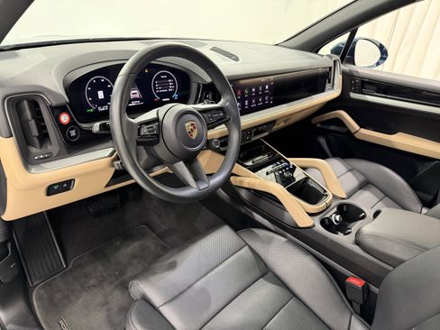 Certified 2024 Porsche Cayenne w/ Premium Package Plus (PFM) image 4