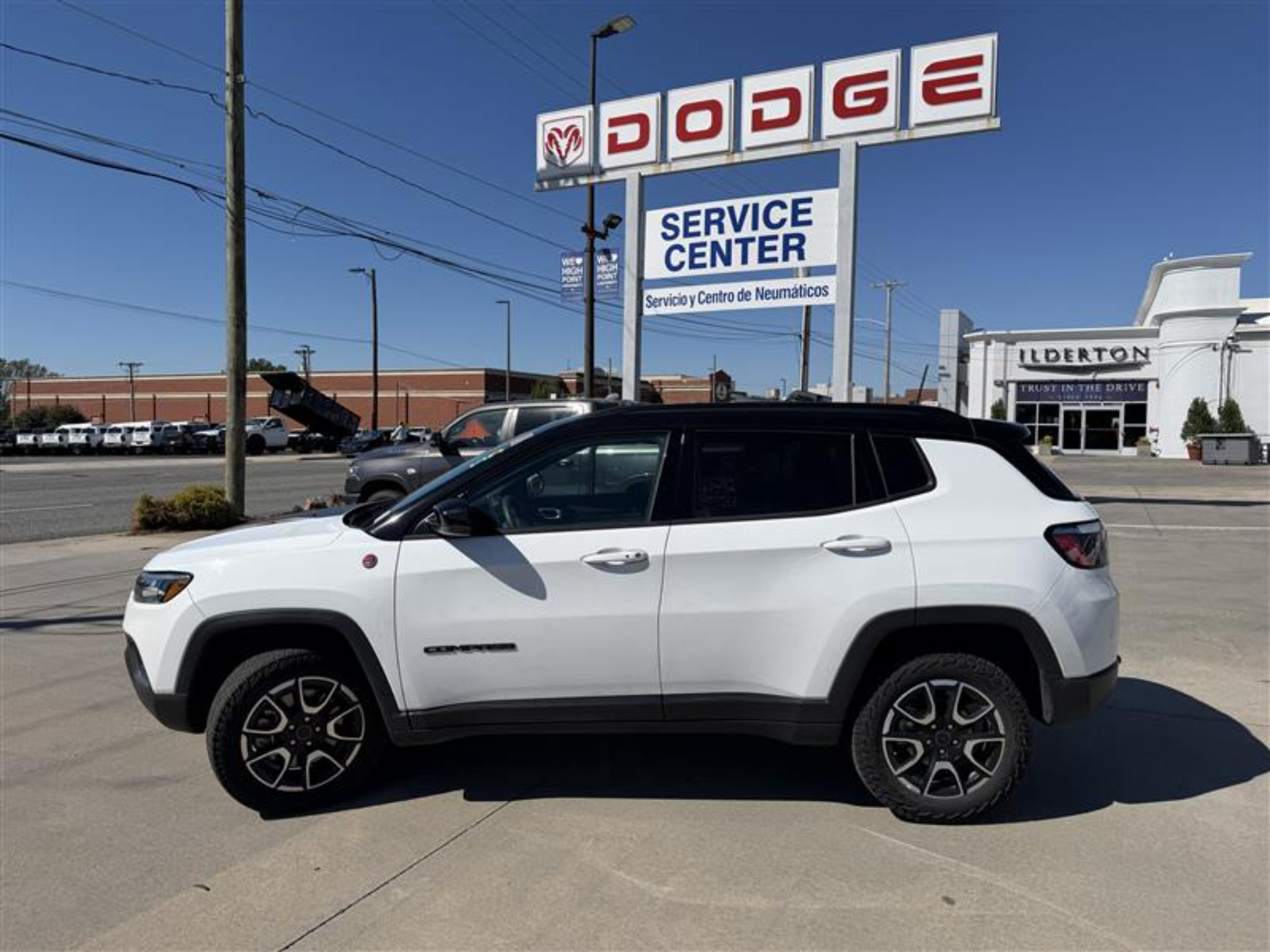 Certified 2025 Jeep Compass Trailhawk AWD/4WD image 2