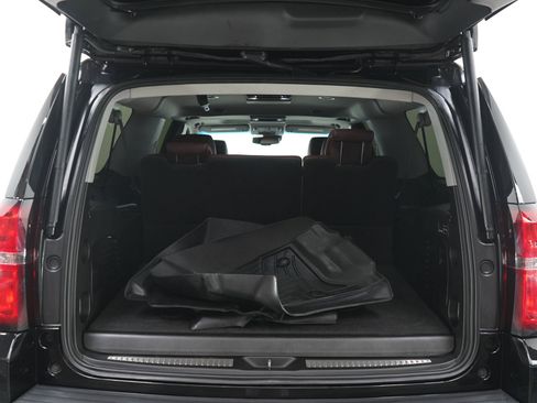 Used 2019 Chevrolet Suburban Premier w/ Premier Plus Edition AWD/4WD image 18