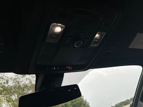 Used 2022 Chevrolet Tahoe Z71 w/ Luxury Package image 21