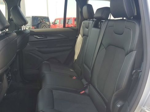 New 2025 Jeep Grand Cherokee Altitude image 16