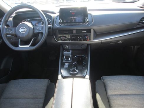 Used 2023 Nissan Rogue SV image 16