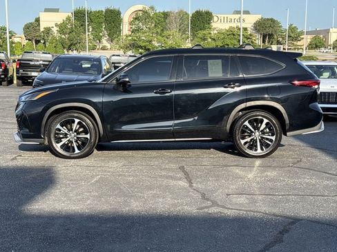 Used 2022 Toyota Highlander XSE FWD image 14