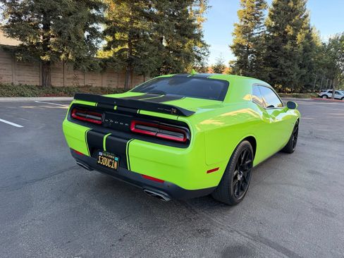 Used 2015 Dodge Challenger R/T Scat Pack w/ Leather Interior Group RWD image 5