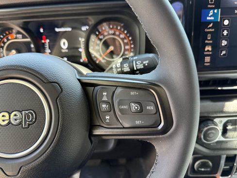 Used 2025 Jeep Wrangler Unlimited Sport AWD/4WD image 23