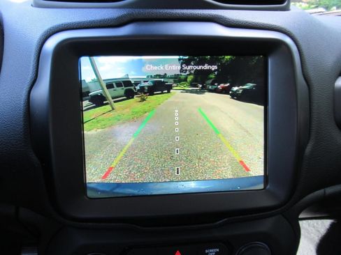 Certified 2023 Jeep Renegade Trailhawk AWD/4WD image 28
