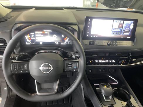 Used 2025 Nissan Rogue SL w/ SL Premium Package AWD/4WD image 19
