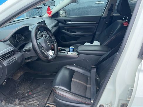 Used 2023 Nissan Altima 2.5 SR FWD image 6