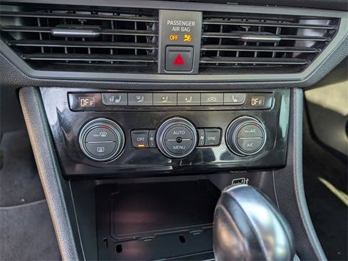 Used 2019 Volkswagen Jetta SEL w/ Cold Weather Package image 12