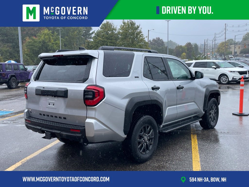 Used 2025 Toyota 4Runner SR5 AWD/4WD image 5
