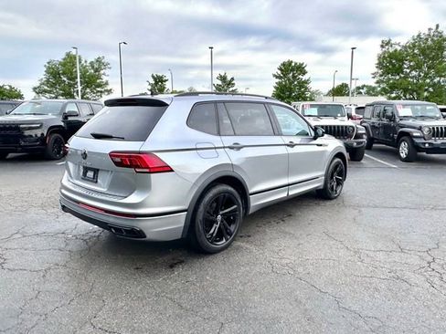 Used 2023 Volkswagen Tiguan SE R-Line FWD image 9