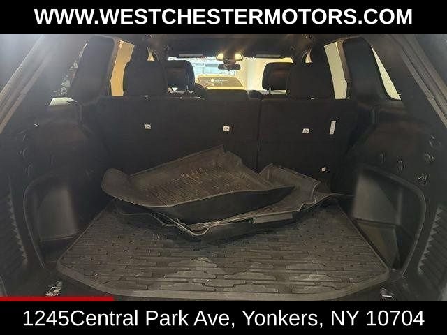 Used 2021 Jeep Grand Cherokee Laredo AWD/4WD image 25