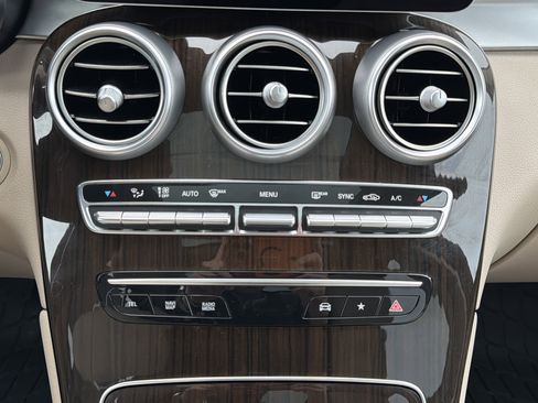 Used 2022 Mercedes-Benz GLC 300 4MATIC image 23