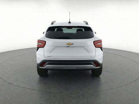 Used 2025 Chevrolet Trax LT image 7