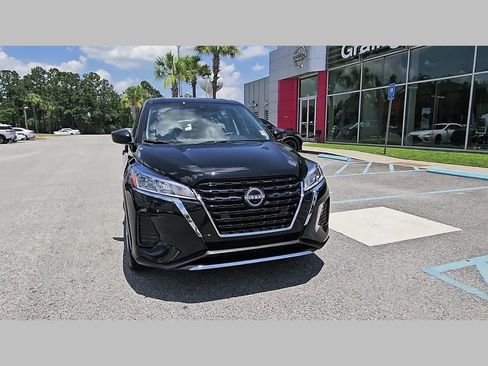 Used 2025 Nissan Kicks Play S FWD image 19