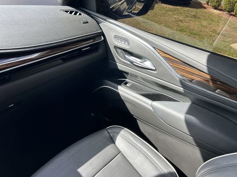 Certified 2023 Cadillac Escalade Premium Luxury image 19
