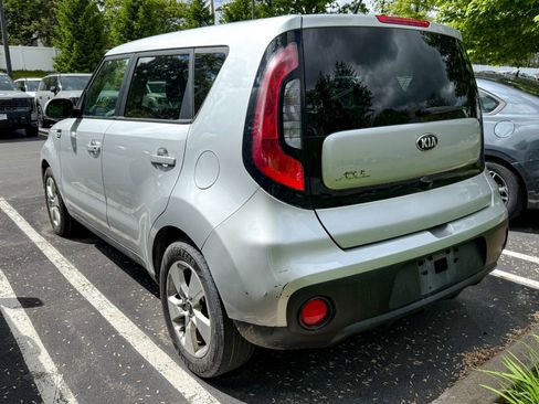 Used 2018 Kia Soul w/ Convenience Package FWD image 4
