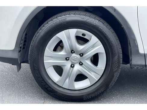 Used 2013 Toyota RAV4 LE FWD image 38