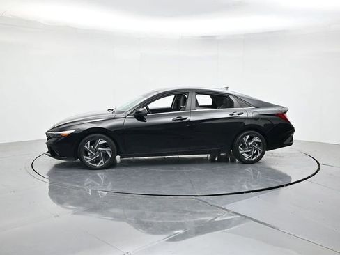 Used 2025 Hyundai Elantra Limited FWD image 6