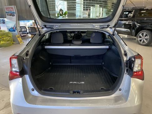 Used 2021 Toyota Prius LE image 22