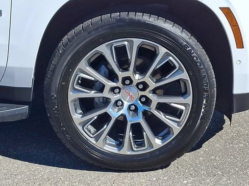 Used 2025 GMC Yukon Denali AWD/4WD image 27