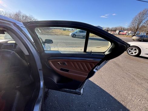 Used 2010 Ford Taurus SHO image 22