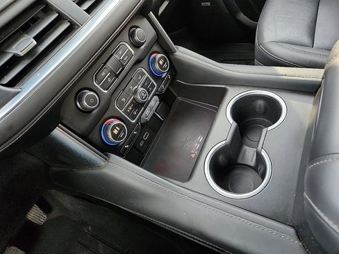 Used 2022 Chevrolet Tahoe Z71 w/ Luxury Package image 12