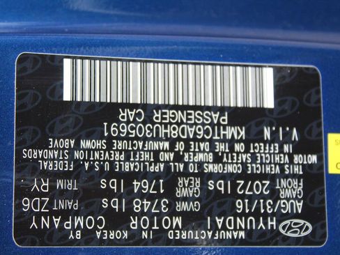 Used 2017 Hyundai Veloster Base image 17