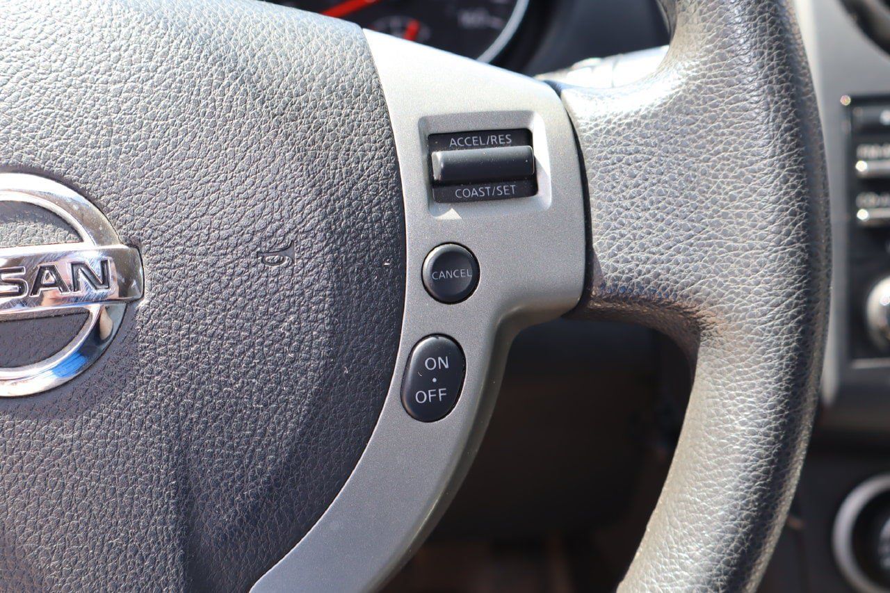 Used 2013 Nissan Rogue SV FWD image 12