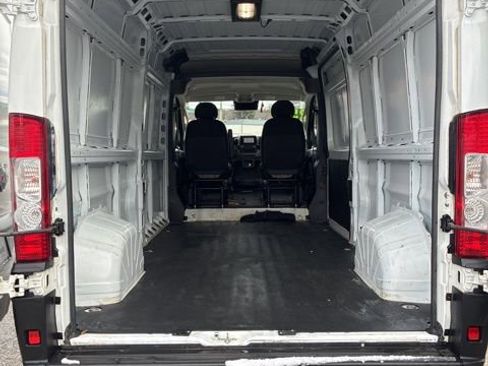 Used 2025 RAM ProMaster 2500 w/ Convenience Group image 11