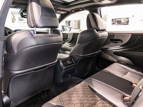 Used 2022 Lexus LS 500 F Sport image 34