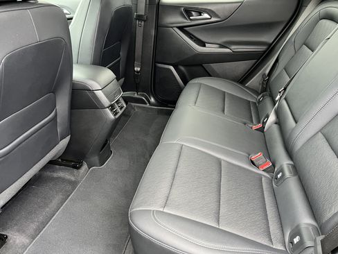 Used 2025 Chevrolet Equinox LT w/ Convenience Package II image 16