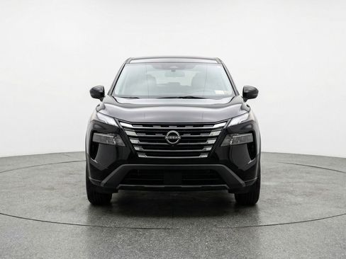 Used 2025 Nissan Rogue SV image 2