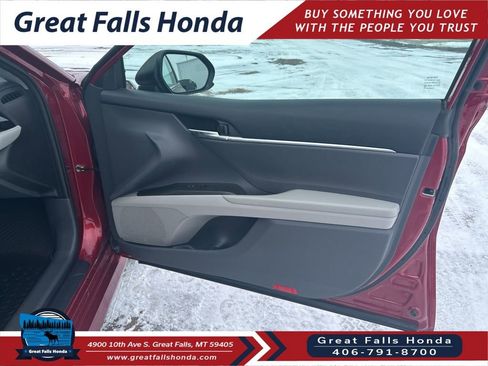 Used 2021 Toyota Camry LE image 28