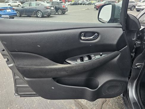 Used 2016 Nissan Leaf SV image 12