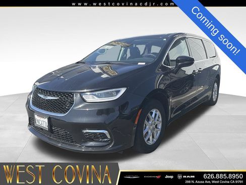 Used 2024 Chrysler Pacifica Touring-L FWD image 1