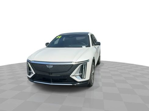 Used 2024 Cadillac Lyriq Luxury image 3