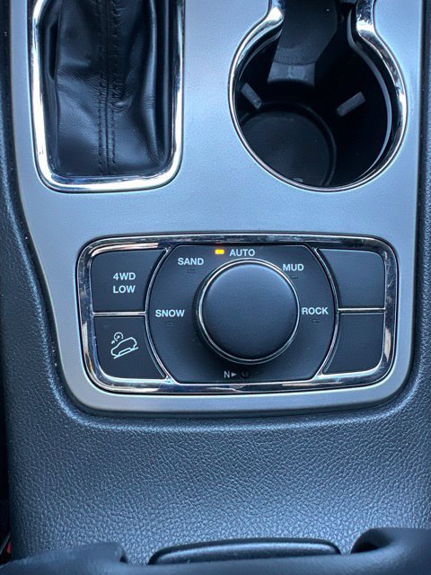 Used 2020 Jeep Grand Cherokee Limited w/ Luxury Group II AWD/4WD image 37