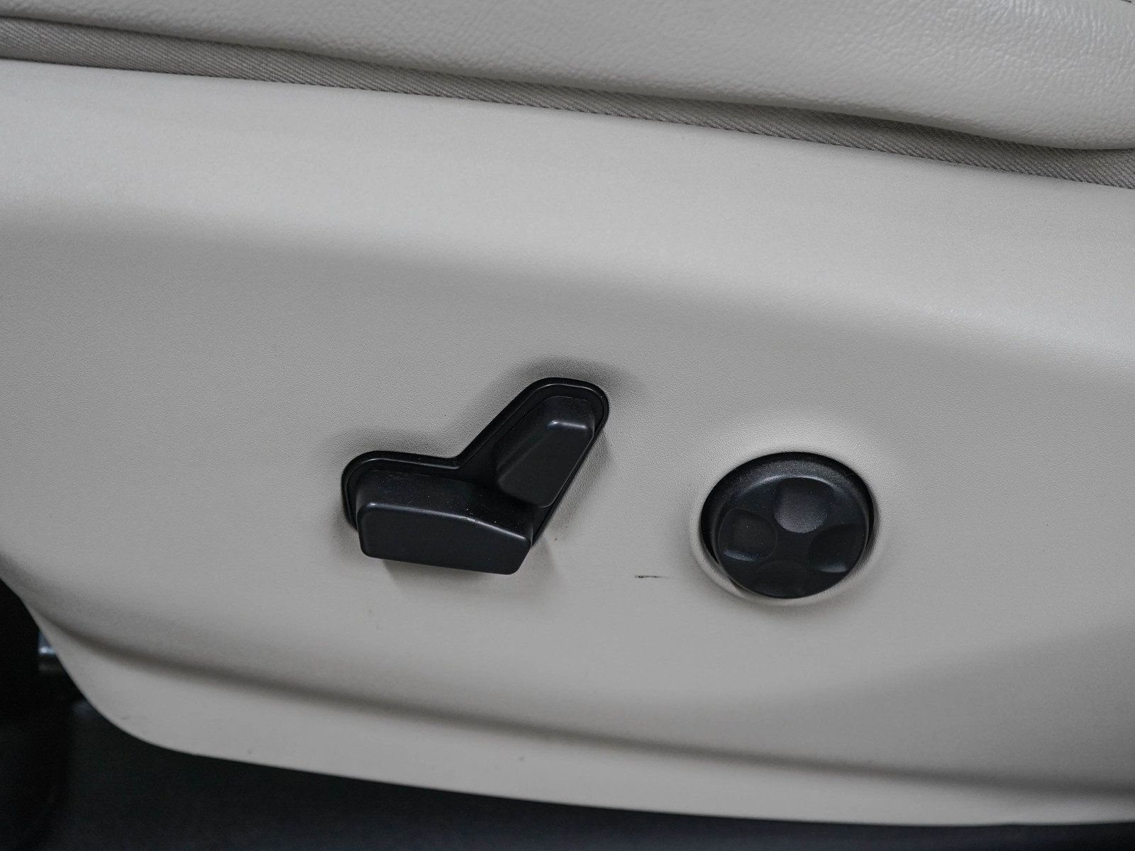 Used 2017 Chrysler Pacifica Touring-L Plus FWD image 24