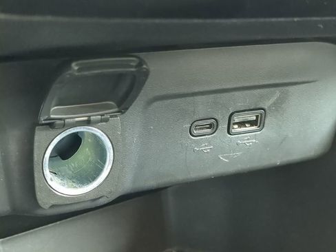 Used 2025 Chevrolet Trax LT w/ LT Convenience Package image 21