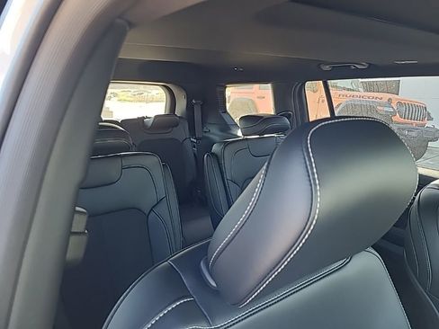 New 2025 Jeep Grand Cherokee L Altitude image 28