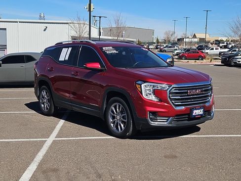 Used 2022 GMC Terrain SLT image 3
