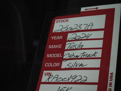 Used 2024 Tesla Cybertruck AWD Crew Cab image 41