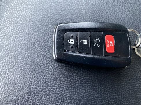 Used 2025 Toyota RAV4 XLE w/ Convenience Package image 35