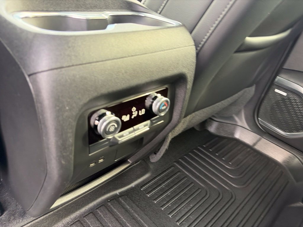 Used 2025 Buick Enclave Preferred FWD image 32