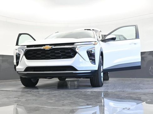 Used 2025 Chevrolet Trax LT FWD image 27